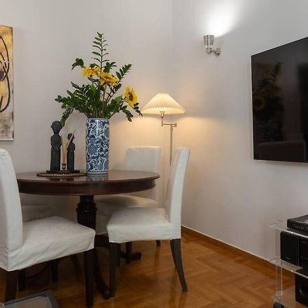 Ferienwohnung Chic N Central Apt In Kolonaki Athen Exterior foto