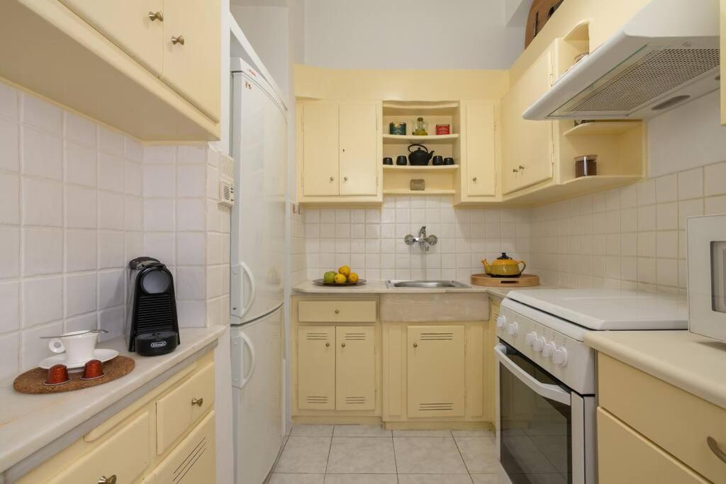 Ferienwohnung Chic N Central Apt In Kolonaki Athen Exterior foto